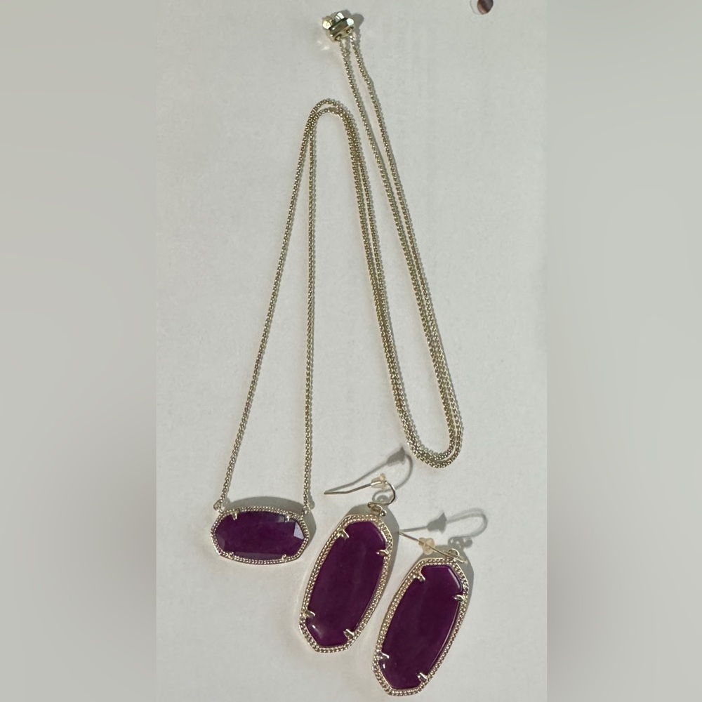 Kendra Scott Elle earrings and necklace